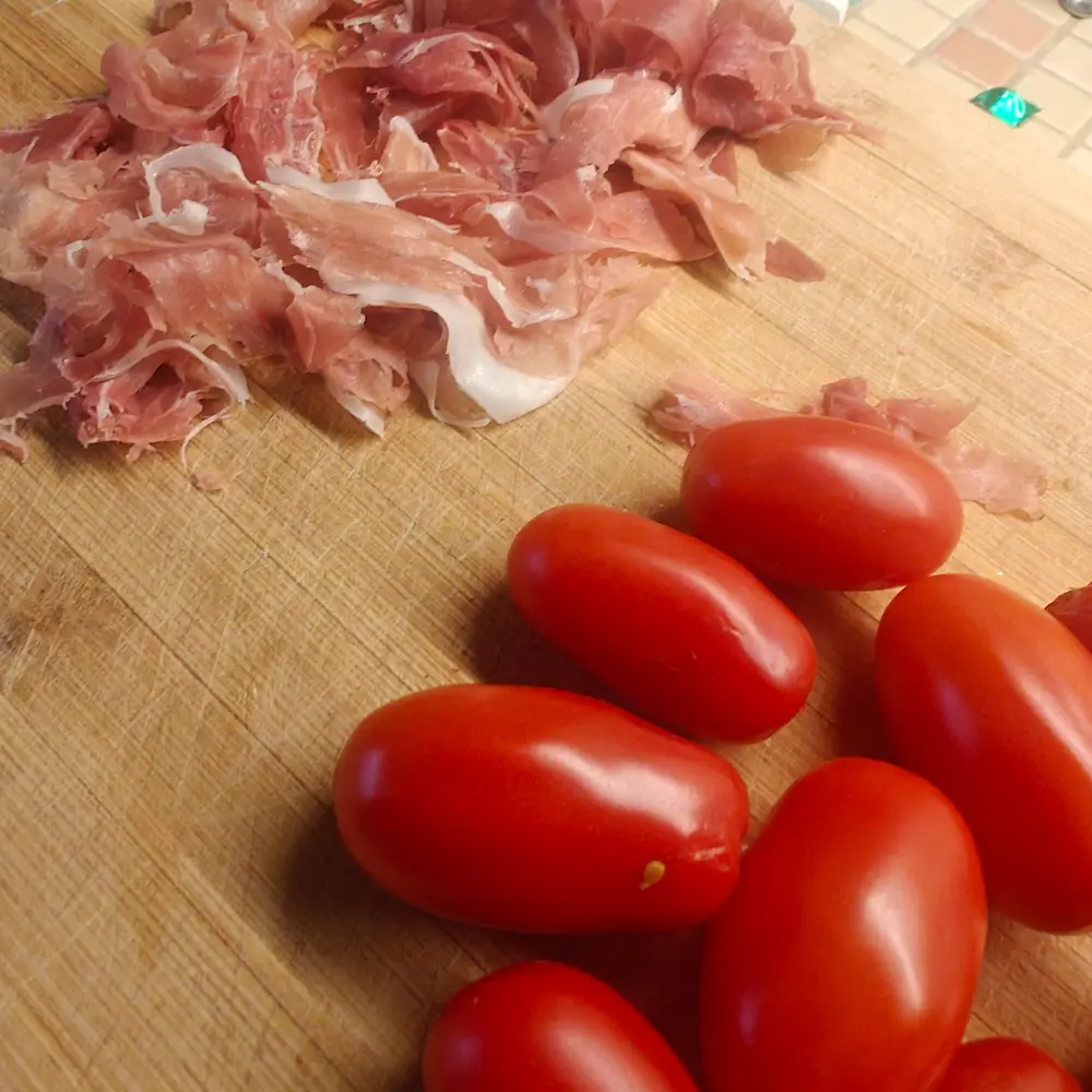 menu del sabato pasta pomodorini e crudo