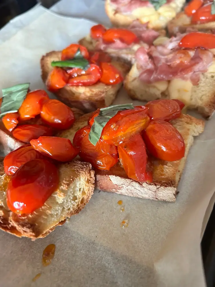 bruschette ai pomodorini speciali